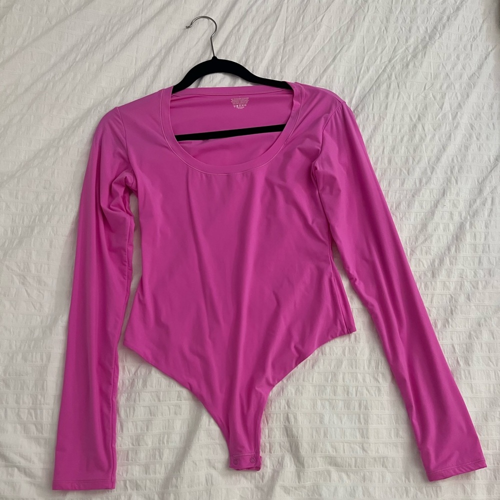 SKIMS FITS EVERYBODY LONG SLEEVE SCOOP BODYSUIT | NEON ORCHID | SIZE LARGE
